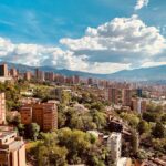 Cómo aprovechar el tipo de cambio y ahorrar más en tu viaje a Colombia